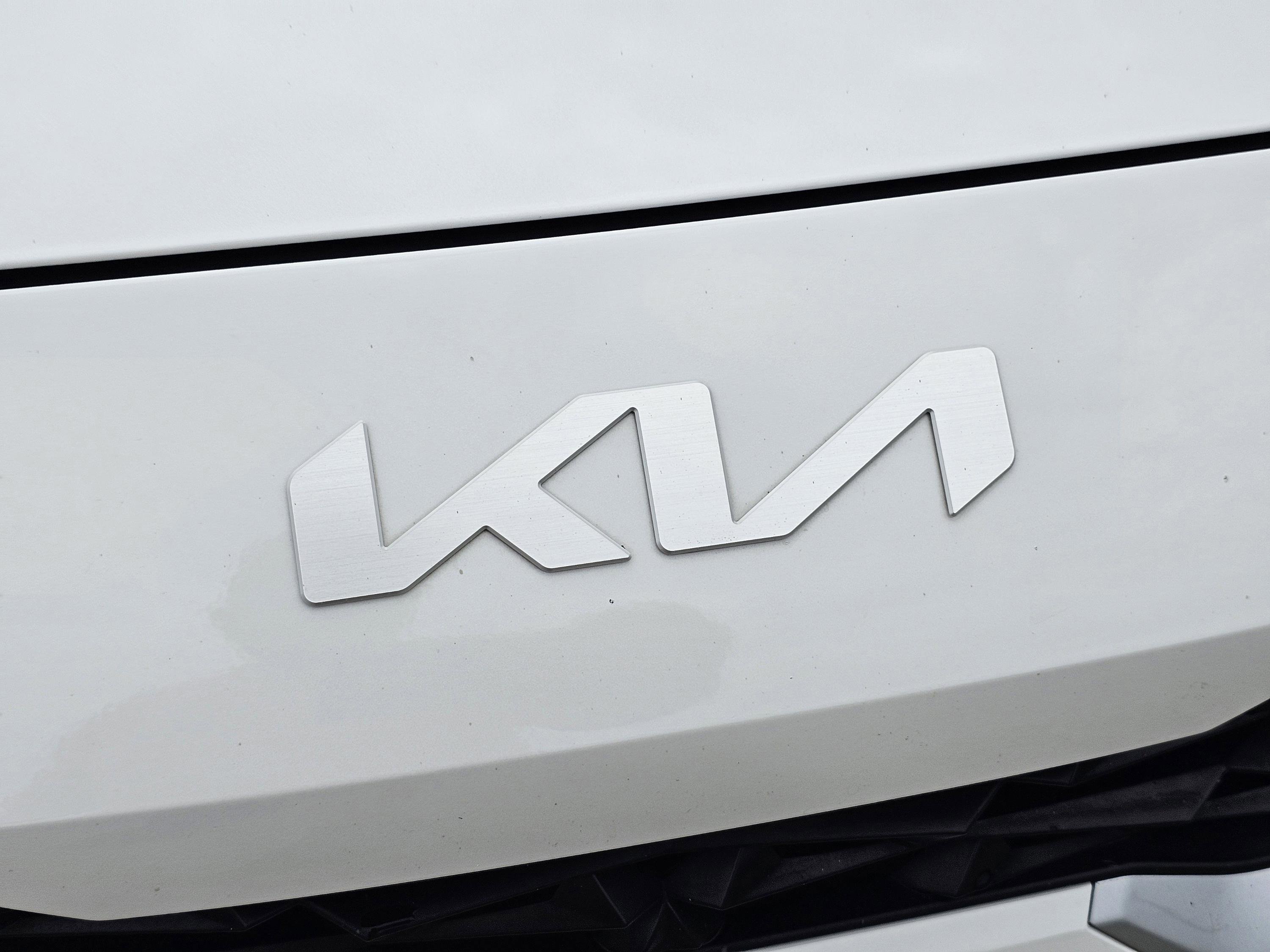 2024 Kia Forte LXS photo 3