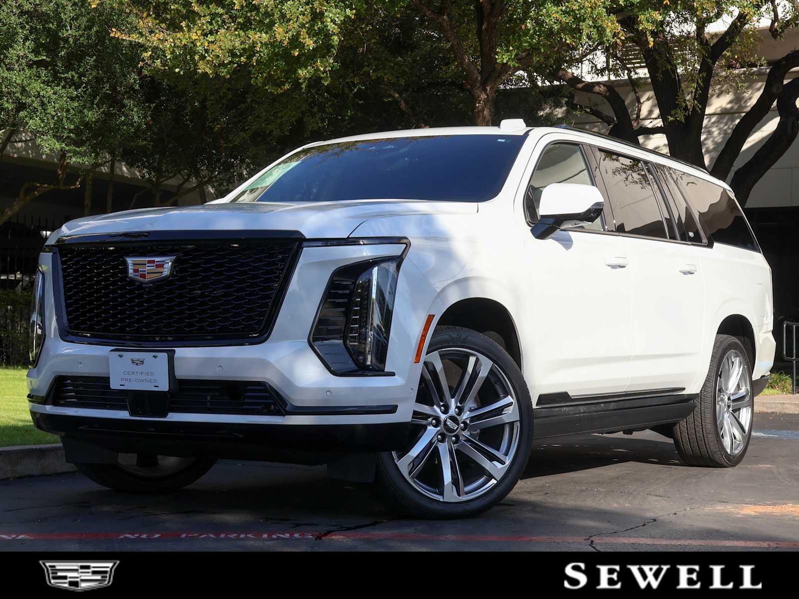 2025 Cadillac Escalade ESV Sport Platinum's photo