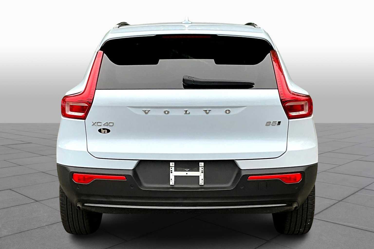 2024 Volvo XC40 Plus photo 4