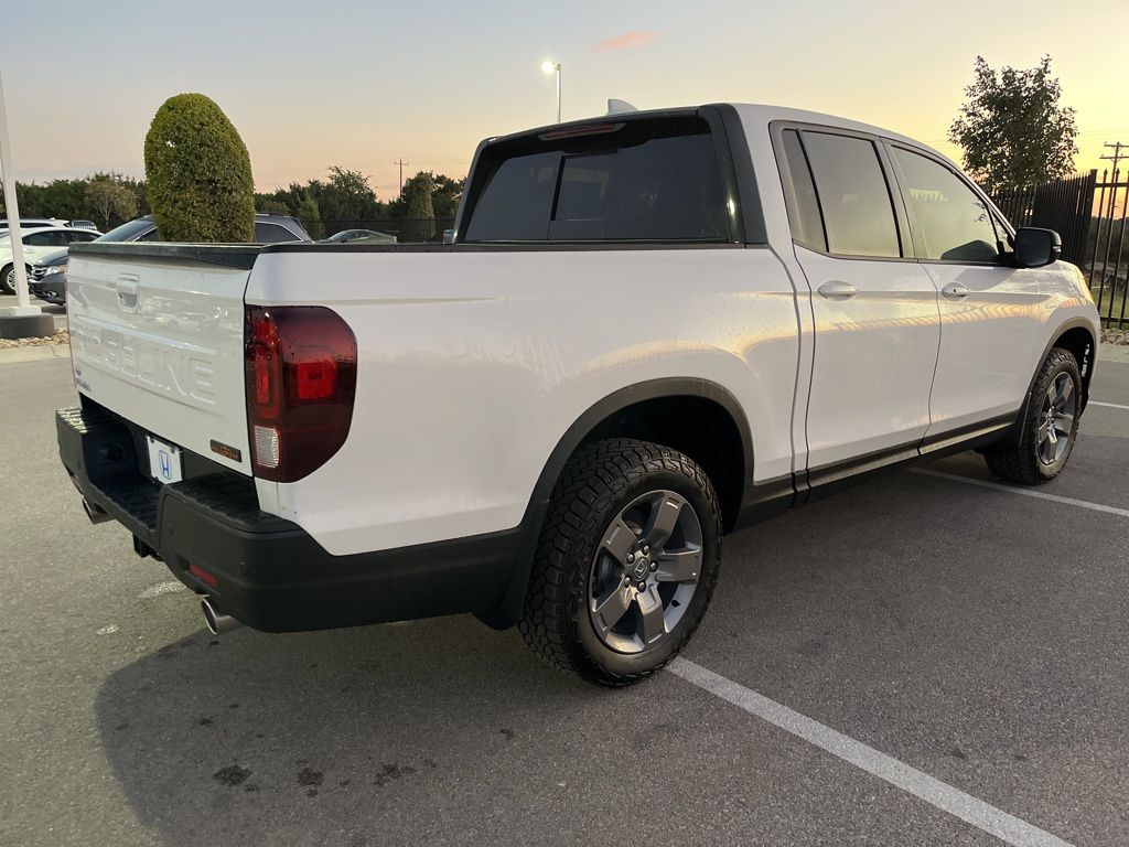 2025 Honda Ridgeline TrailSport photo 3