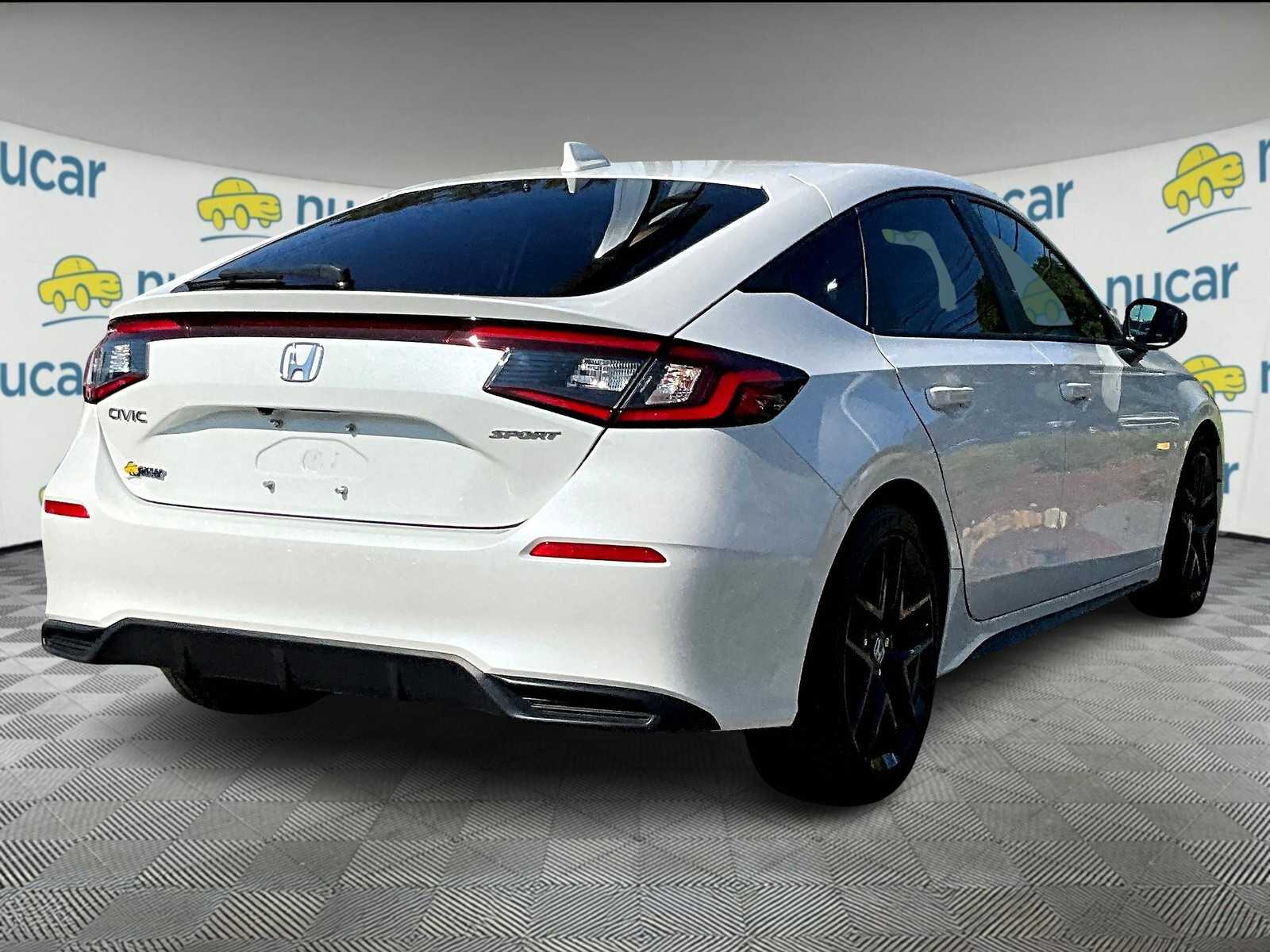 2024 Honda Civic Hatchback Sport photo 4