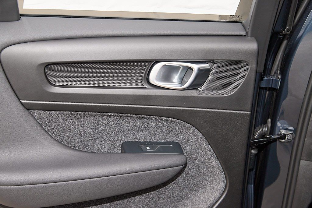 2026 VOLVO XC40 - Image 18