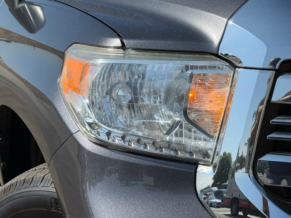 2017 Toyota Tundra SR5 photo 3