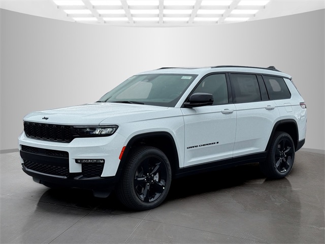 2025 Jeep Grand Cherokee Limited photo 2