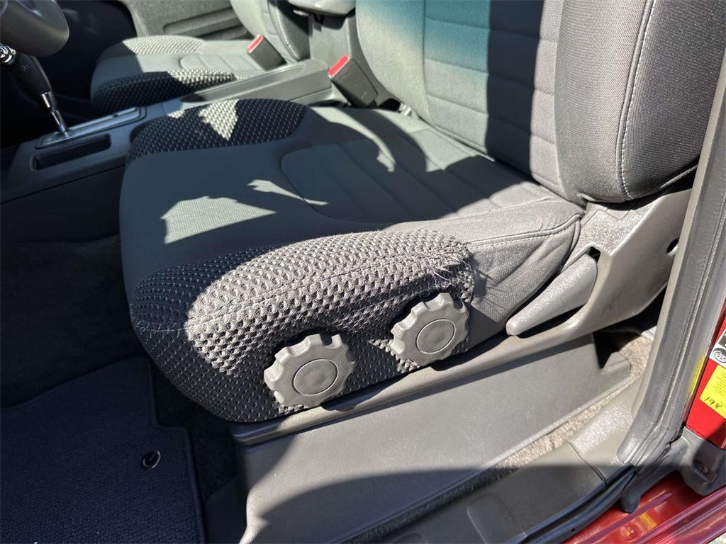 2016 Nissan Frontier Desert Runner King Cab photo 13