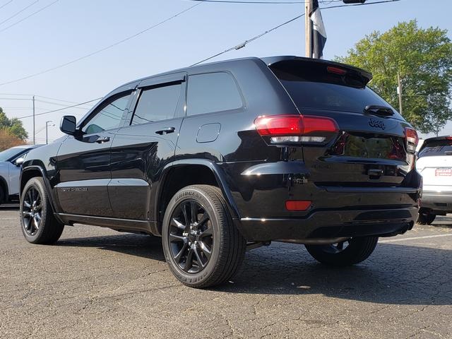 2021 Jeep Grand Cherokee Laredo X photo 3