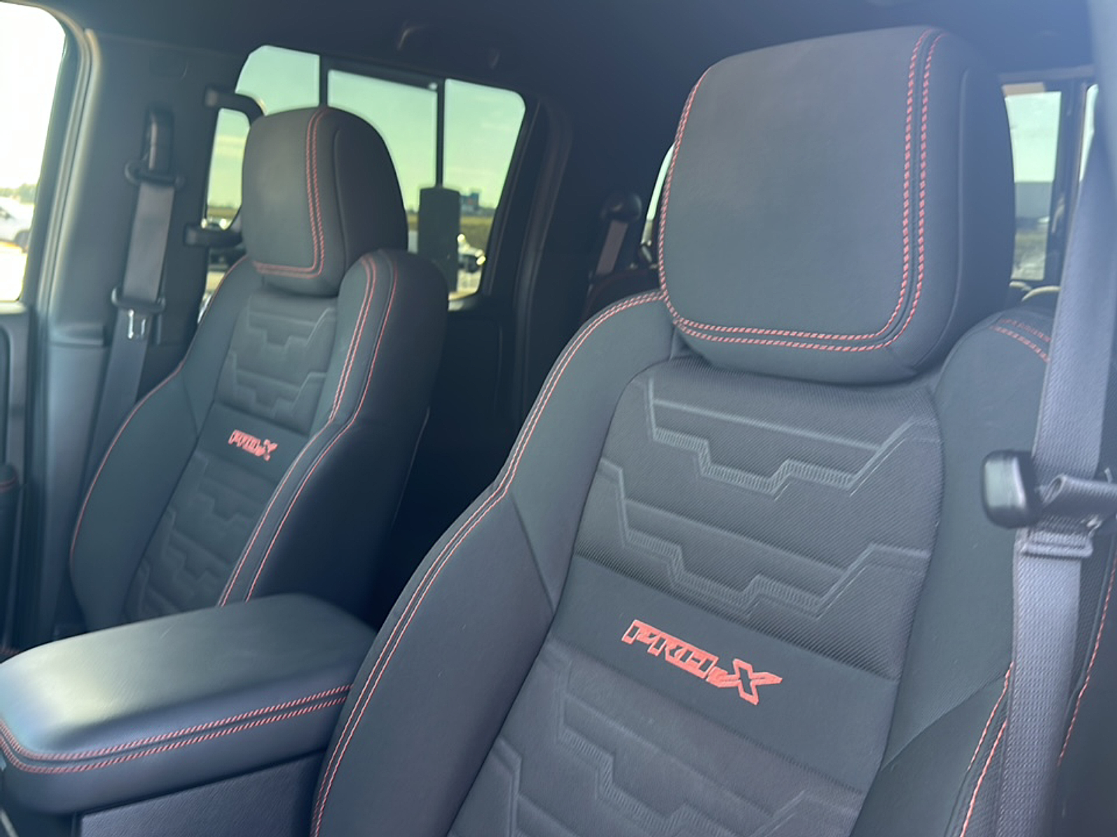 2022 Nissan Frontier PRO-X photo 3