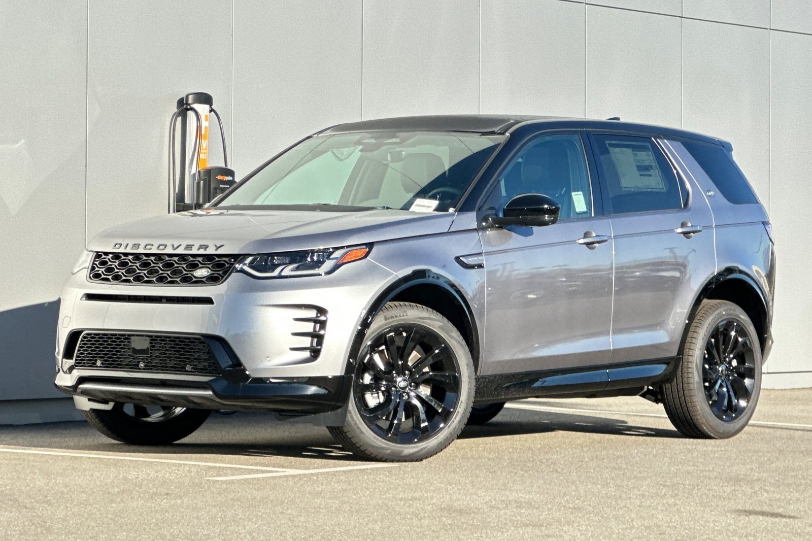 2025 Land Rover Discovery Sport SE photo 2