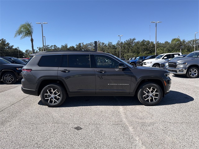 2025 Jeep Grand Cherokee Limited photo 2