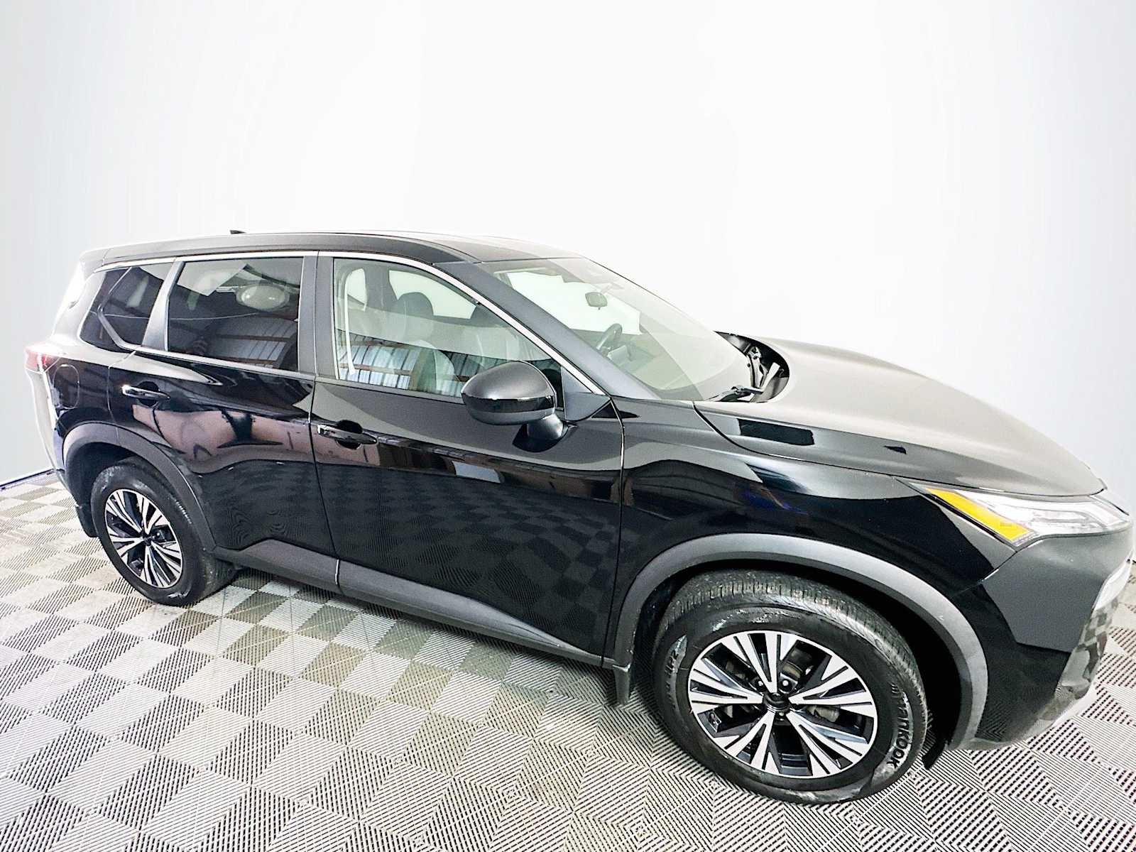 2023 Nissan Rogue SV photo 3