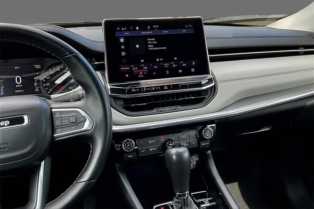 2022 Jeep Compass Limited photo 3