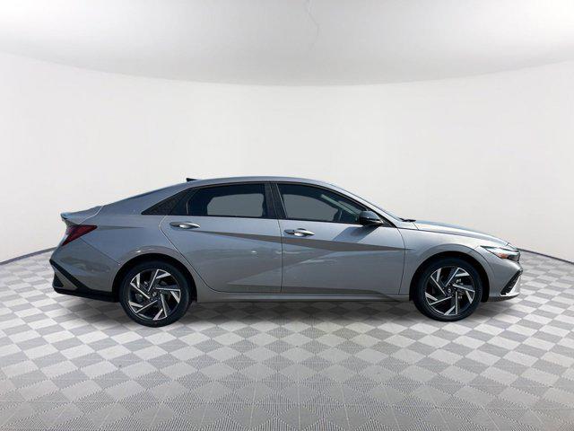 2025 Hyundai Elantra SEL Sport photo 4