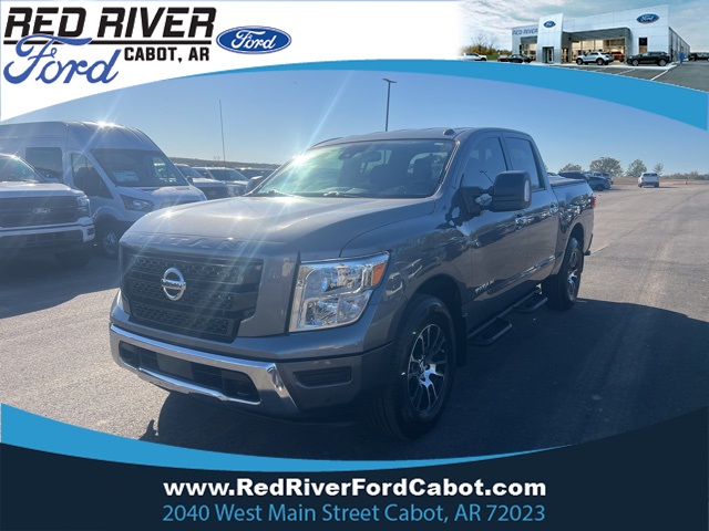 2021 Nissan Titan SV's photo