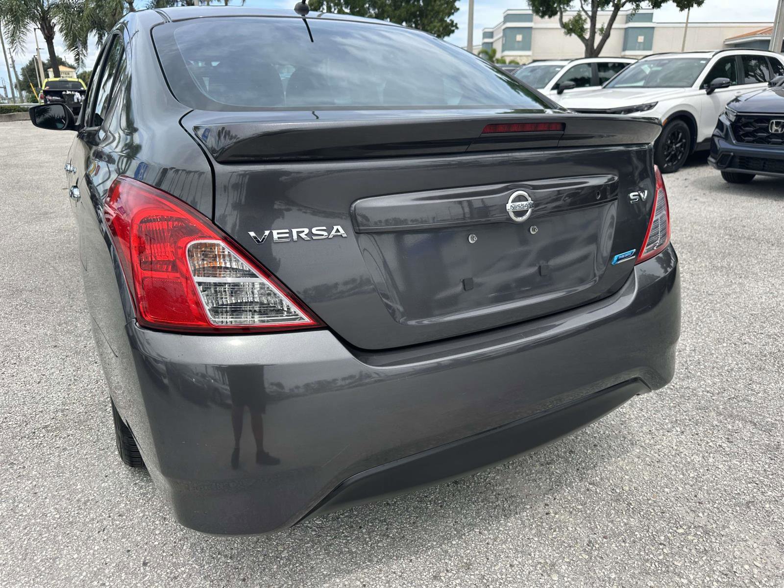 2015 Nissan Versa SV Sedan photo 8
