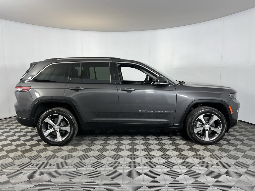 2023 Jeep Cherokee 4xe photo 3
