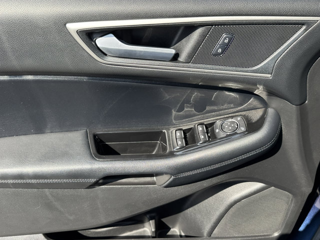 2017 Ford Edge SEL photo 2