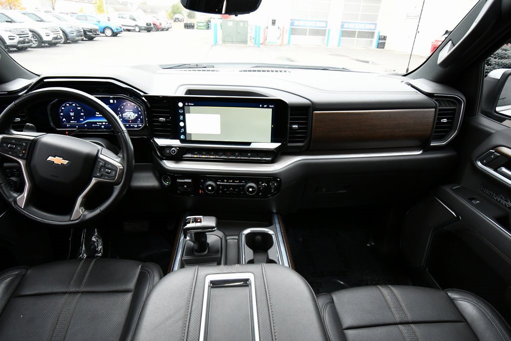 2022 Chevrolet Silverado 1500 High Country photo 3