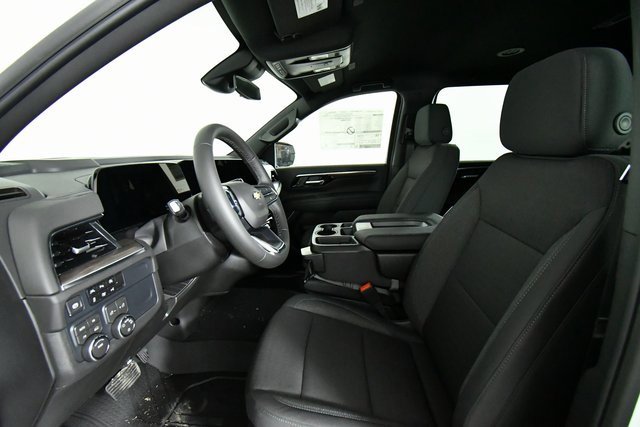 2026 Chevrolet Suburban LS photo 4