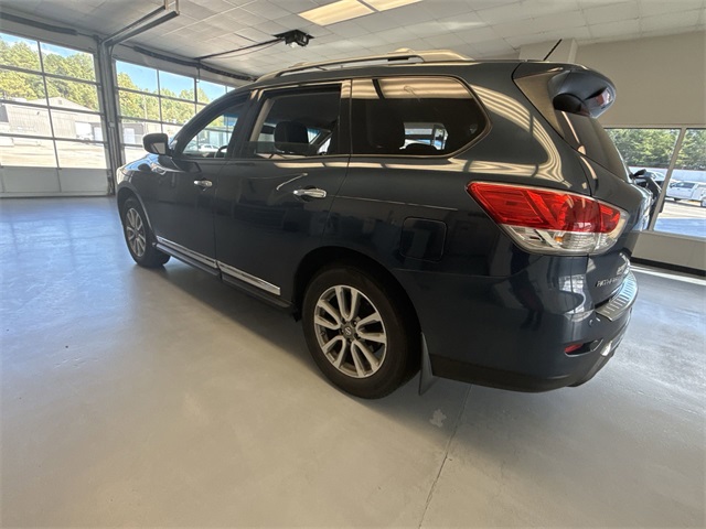 2014 Nissan Pathfinder SL photo 3