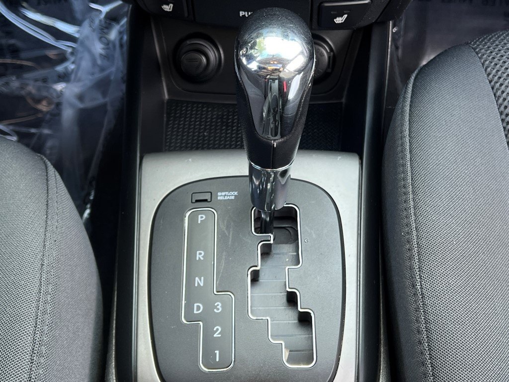 2010 Hyundai Elantra Touring SE photo 21