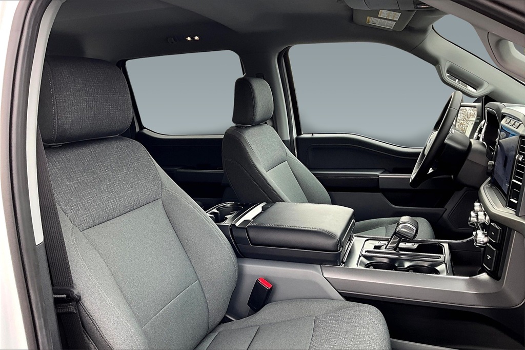 2024 Ford F-150 Lightning XLT photo 4
