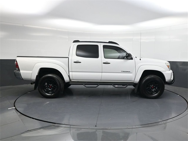2015 Toyota Tacoma Base photo 2