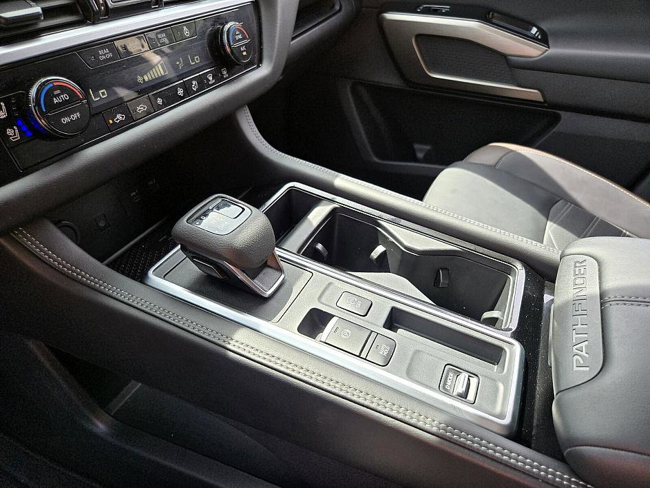 2024 Nissan Pathfinder Platinum photo 15
