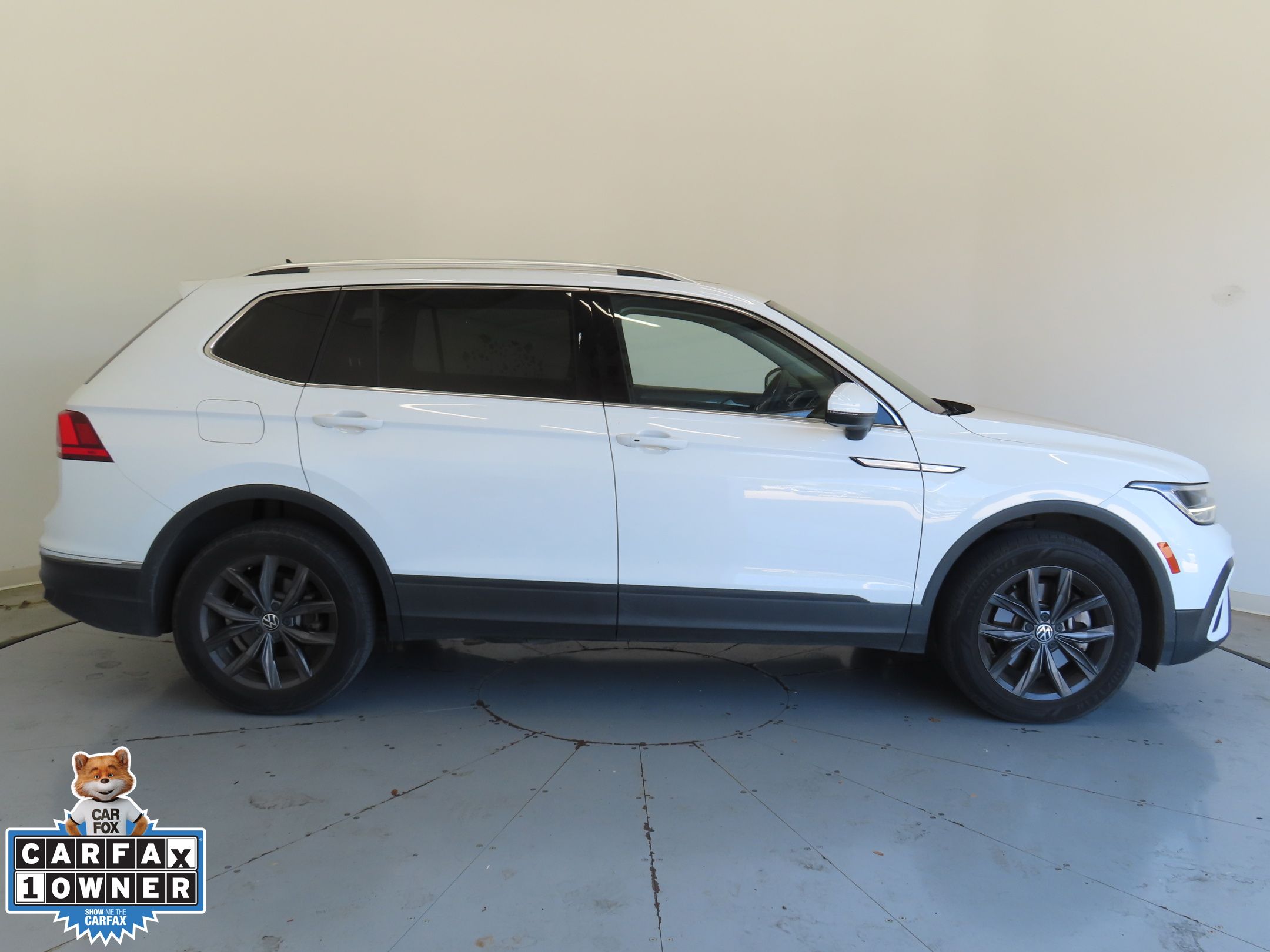 2022 Volkswagen Tiguan SE photo 2