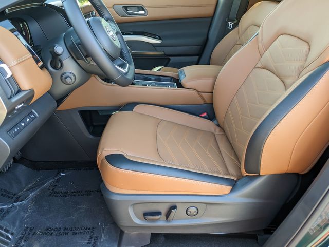 2025 Nissan Pathfinder Platinum photo 12