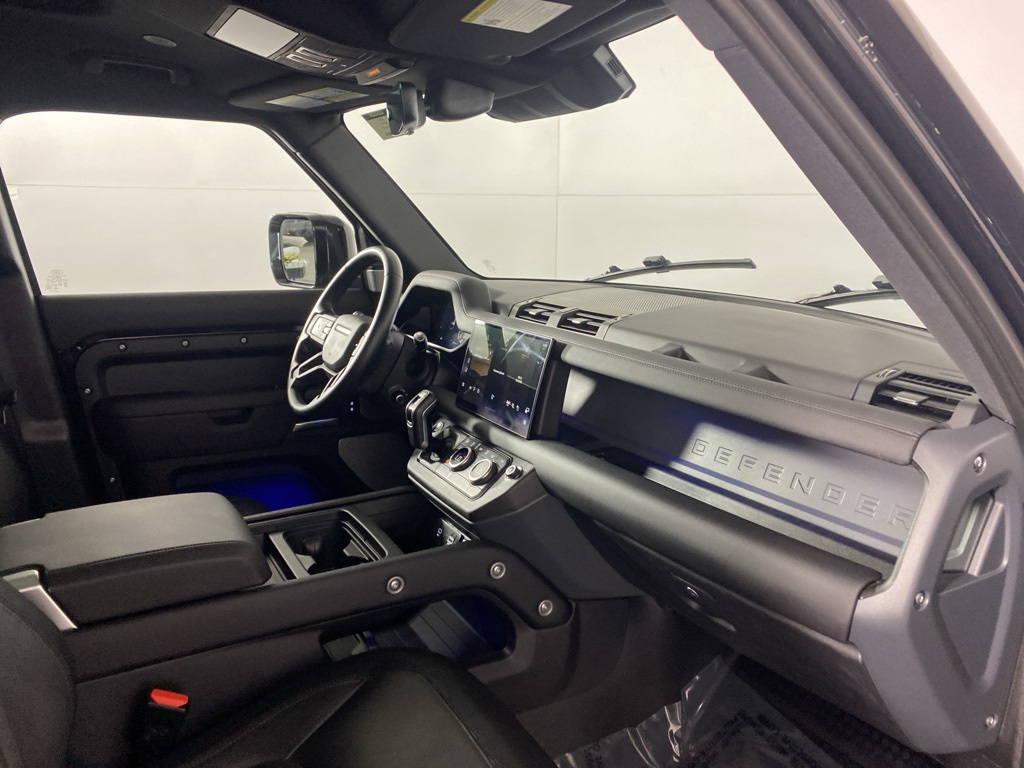 2024 Land Rover Defender 130 X-Dynamic SE photo 26