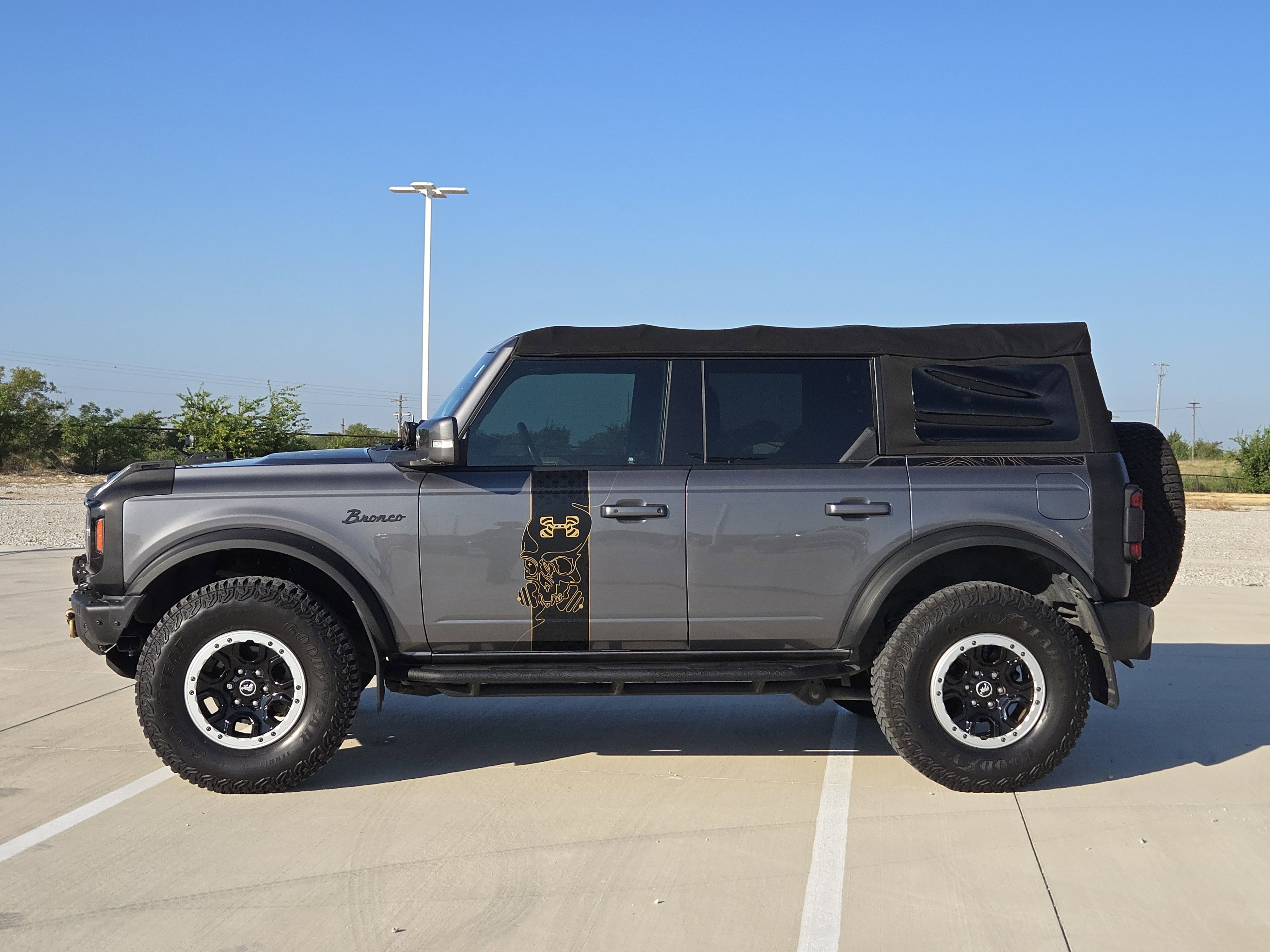 2021 Ford Bronco Outer Banks photo 2