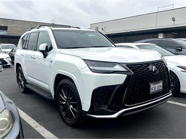 2022 Lexus LX 600 F SPORT photo 2