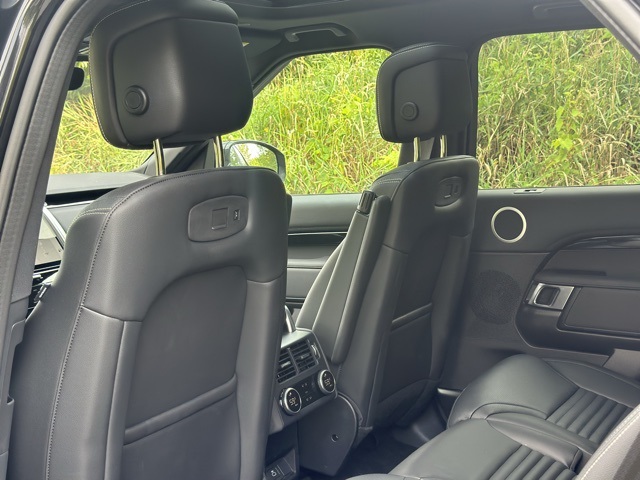 2025 Land Rover Discovery S photo 14