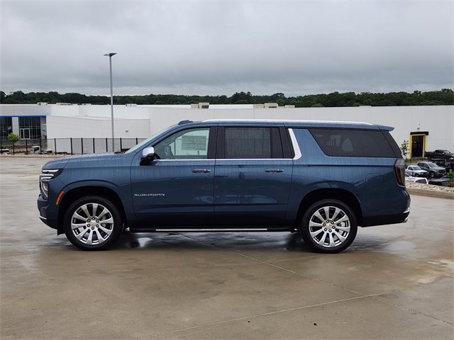 2025 Chevrolet Suburban Premier photo 3