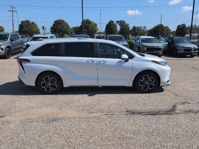 2025 Toyota Sienna Platinum photo 5