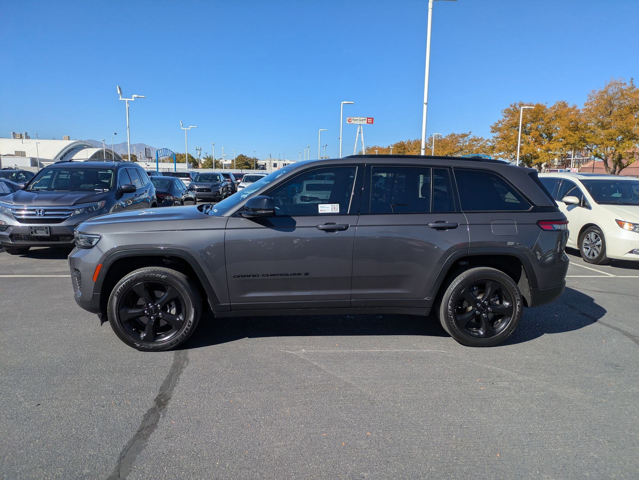 2023 Jeep Grand Cherokee Altitude photo 3