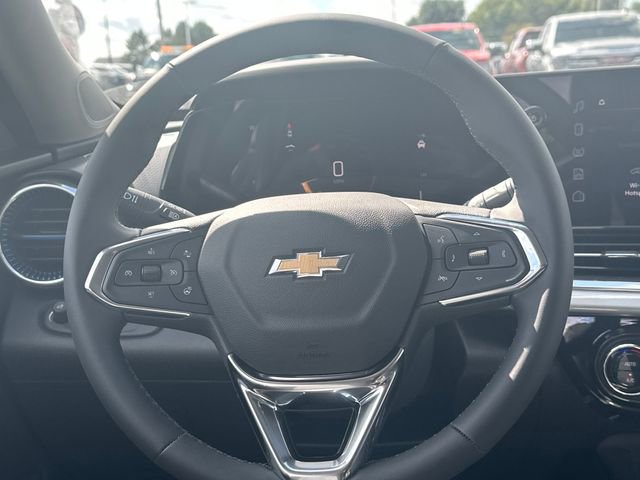 2025 Chevrolet Trax LT photo 13