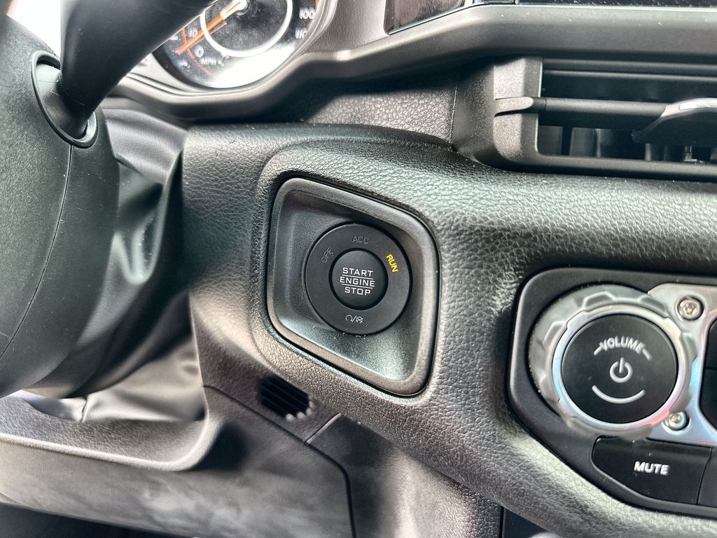 2024 Jeep Gladiator Sport photo 16