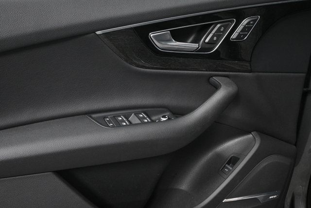 2017 Audi Q7 3.0T Premium Plus photo 6