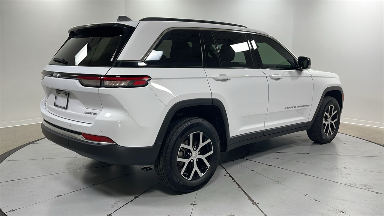 2024 Jeep Grand Cherokee Limited photo 3