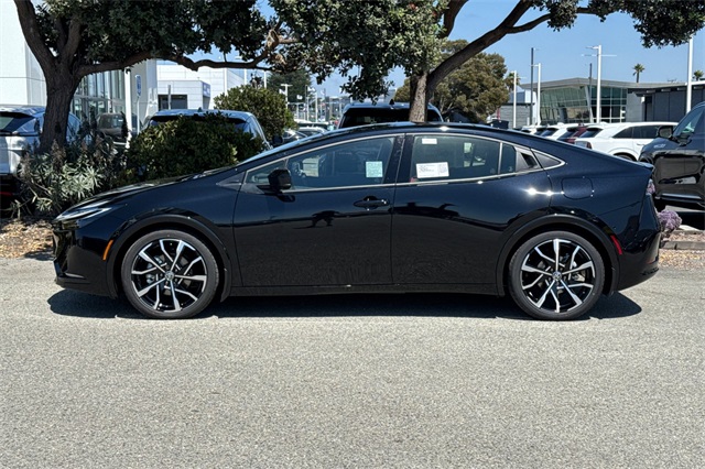 2026 Toyota Prius Plug-in Hybrid XSE Premium photo 7