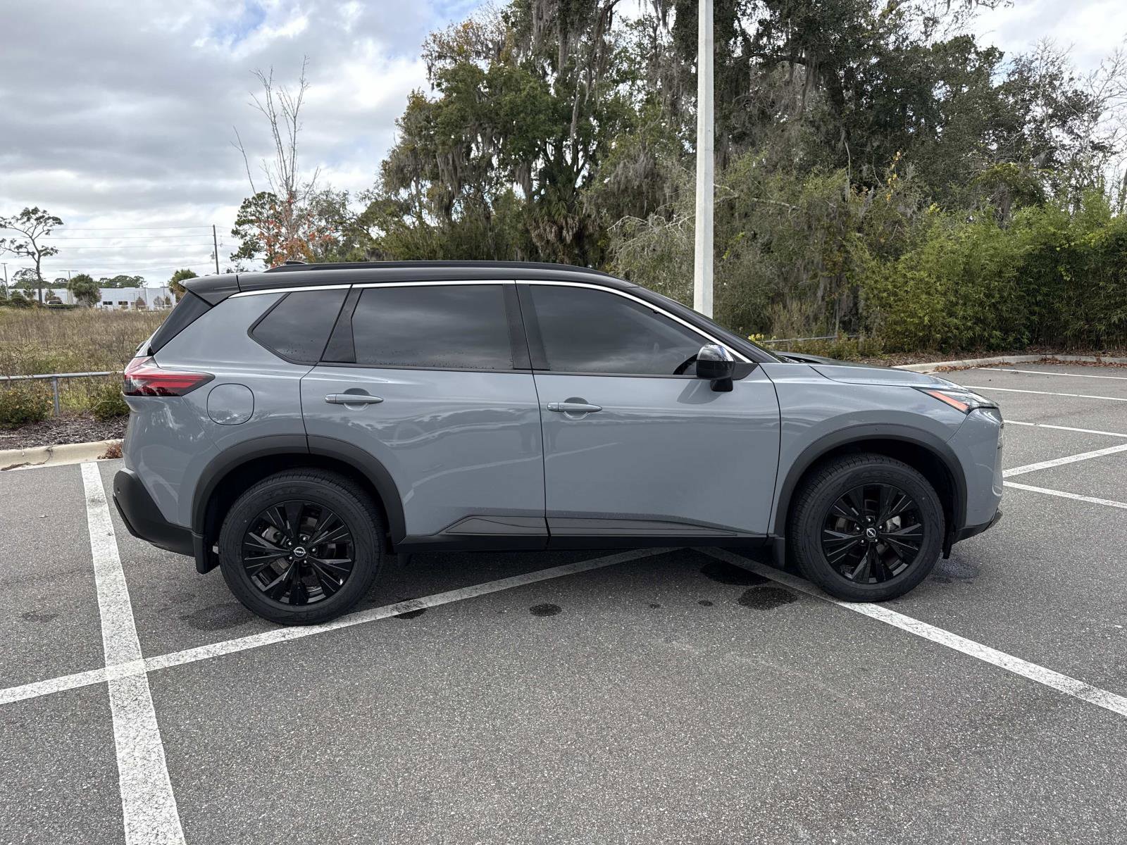 2023 Nissan Rogue SV's photo