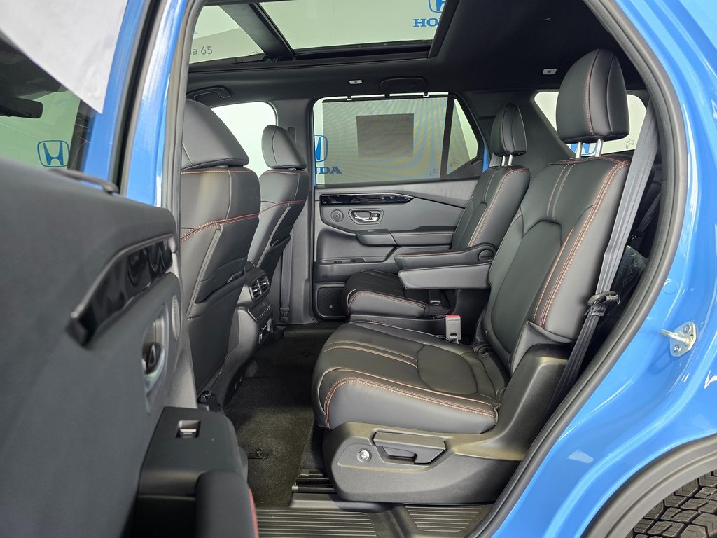 2025 Honda Pilot TrailSport photo 14
