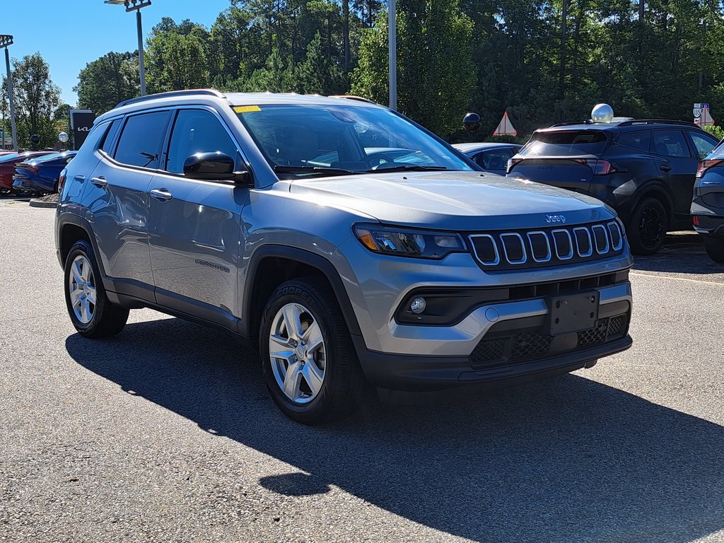 2022 Jeep Compass Latitude photo 2