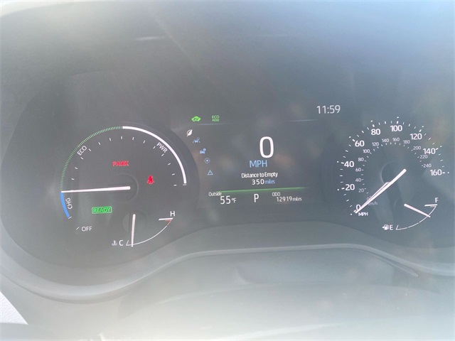 2025 Toyota Sienna LE photo 4