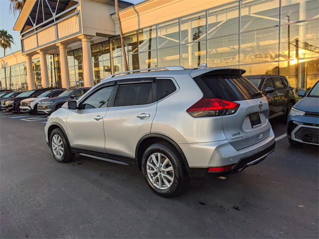 2020 Nissan Rogue SV photo 4