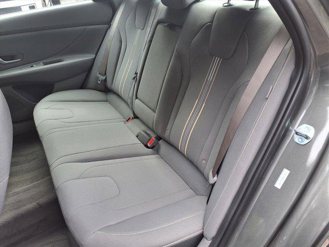2025 Hyundai Elantra SEL Convenience photo 8