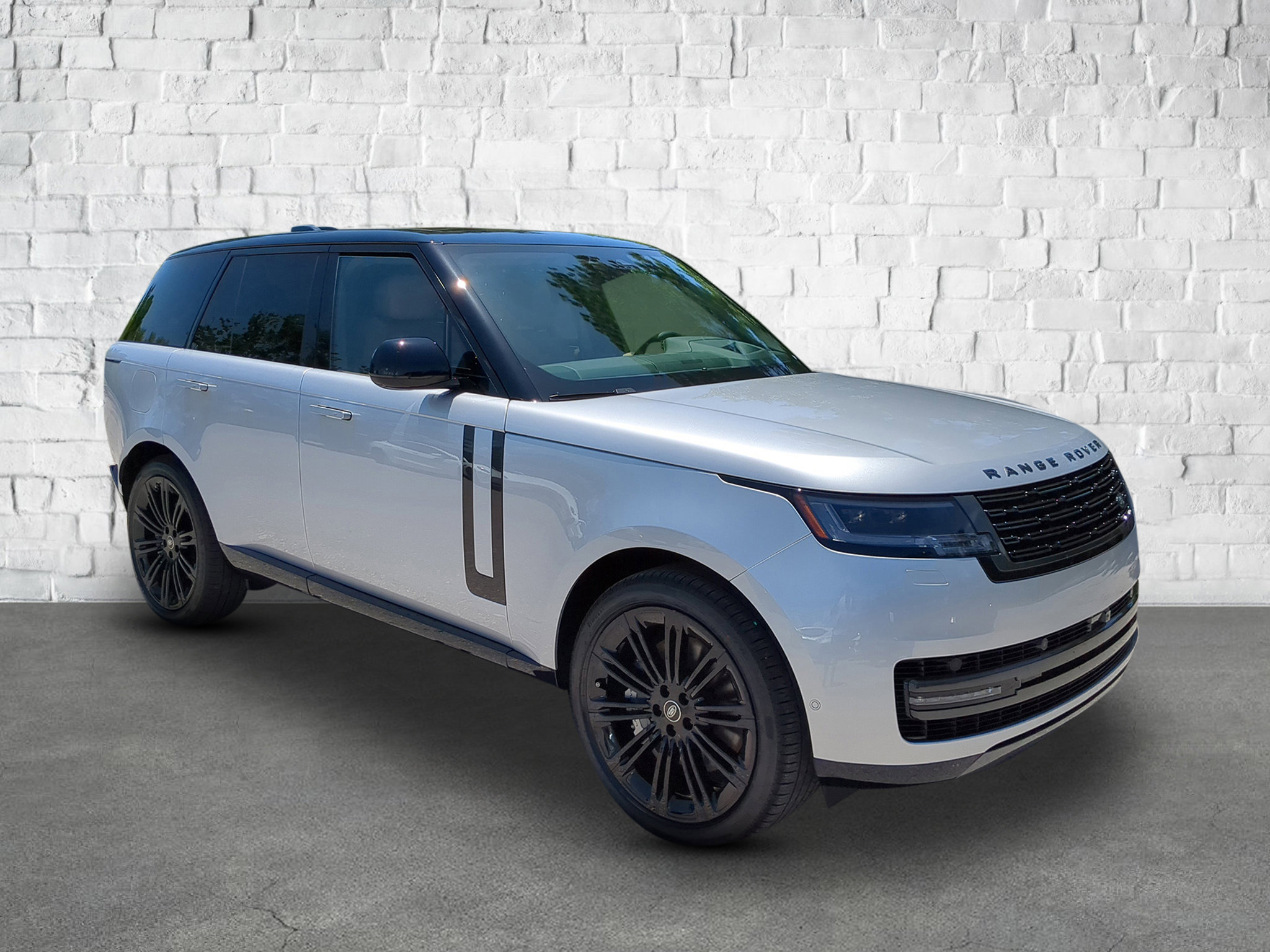 2025 Land Rover Range Rover SE photo 5