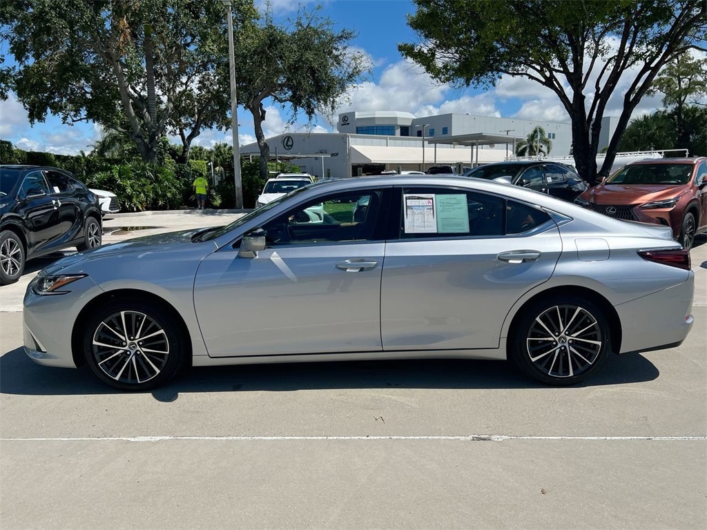 2025 Lexus ES 350 photo 3