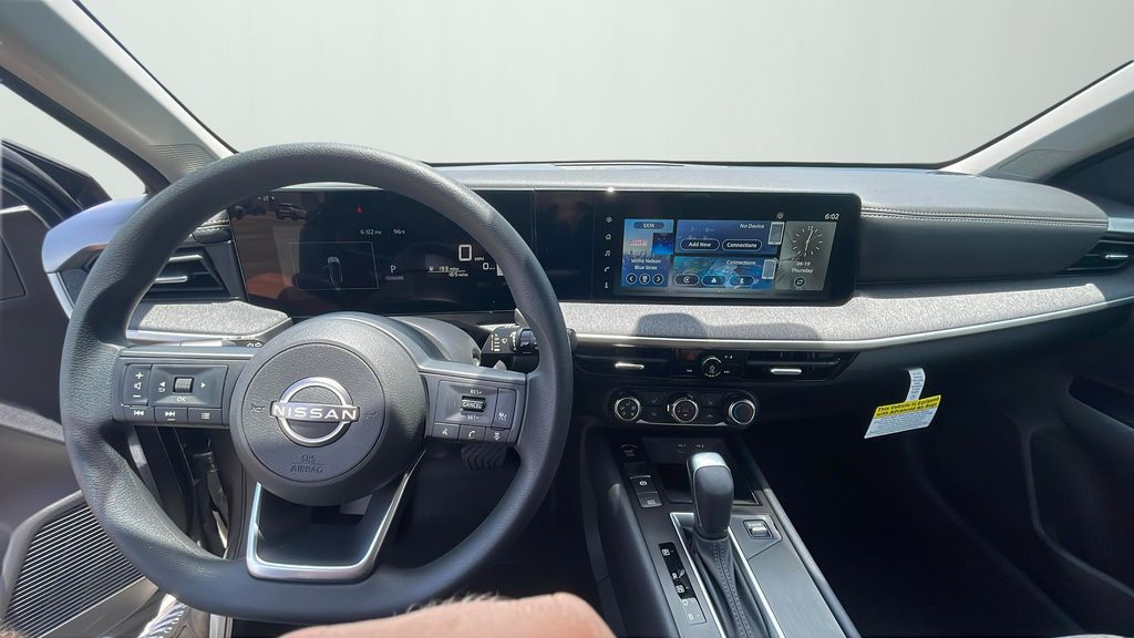 2025 Nissan Kicks SV photo 9